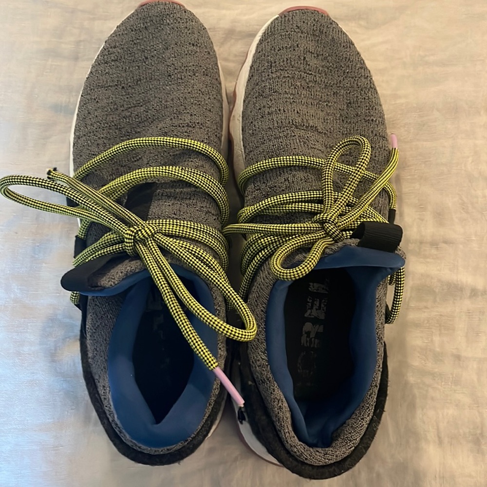 Sorel Kinetic lace up sneakers size 8